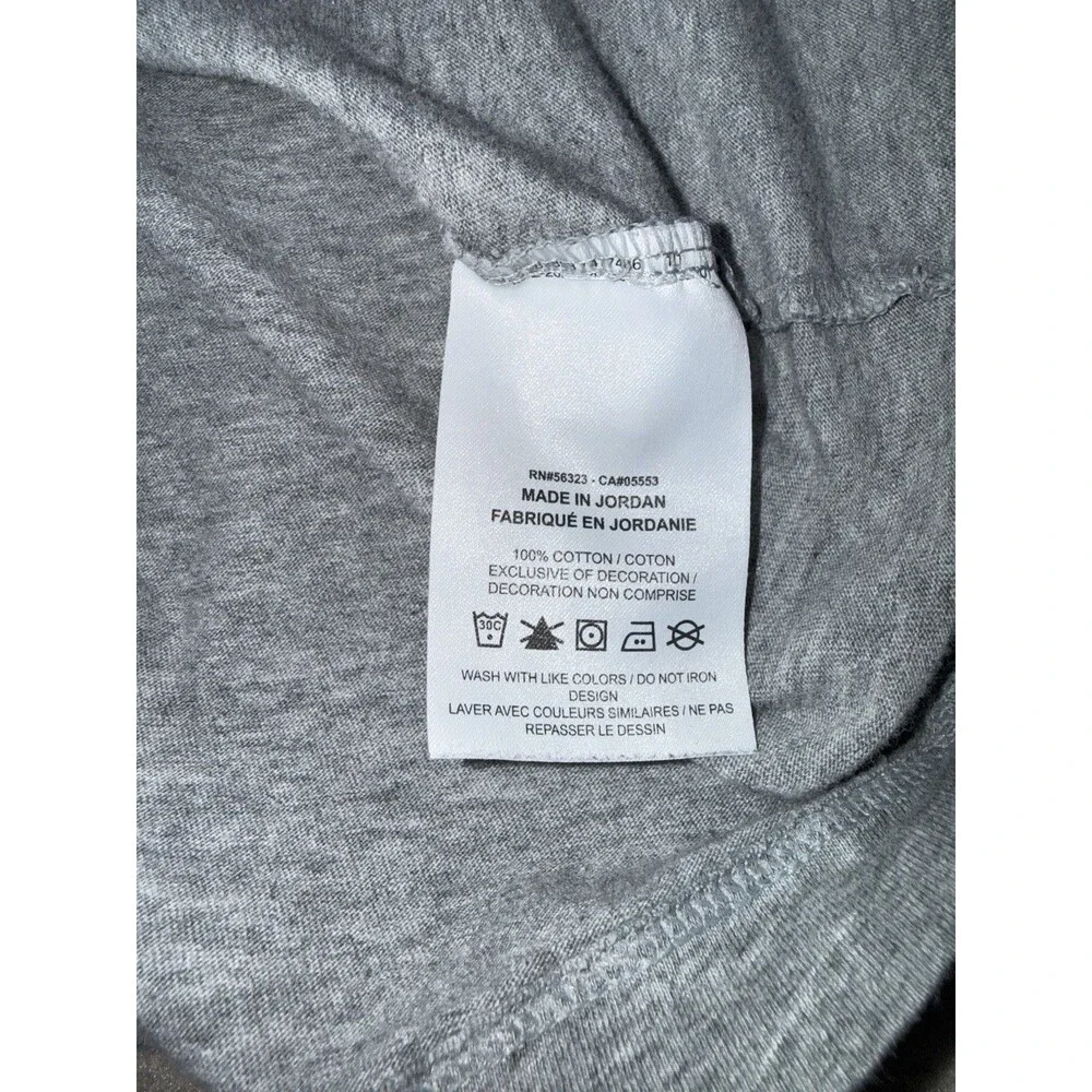 Nike-The Nike Tee Men’s Medium Gray Short Sleeve Tshirt